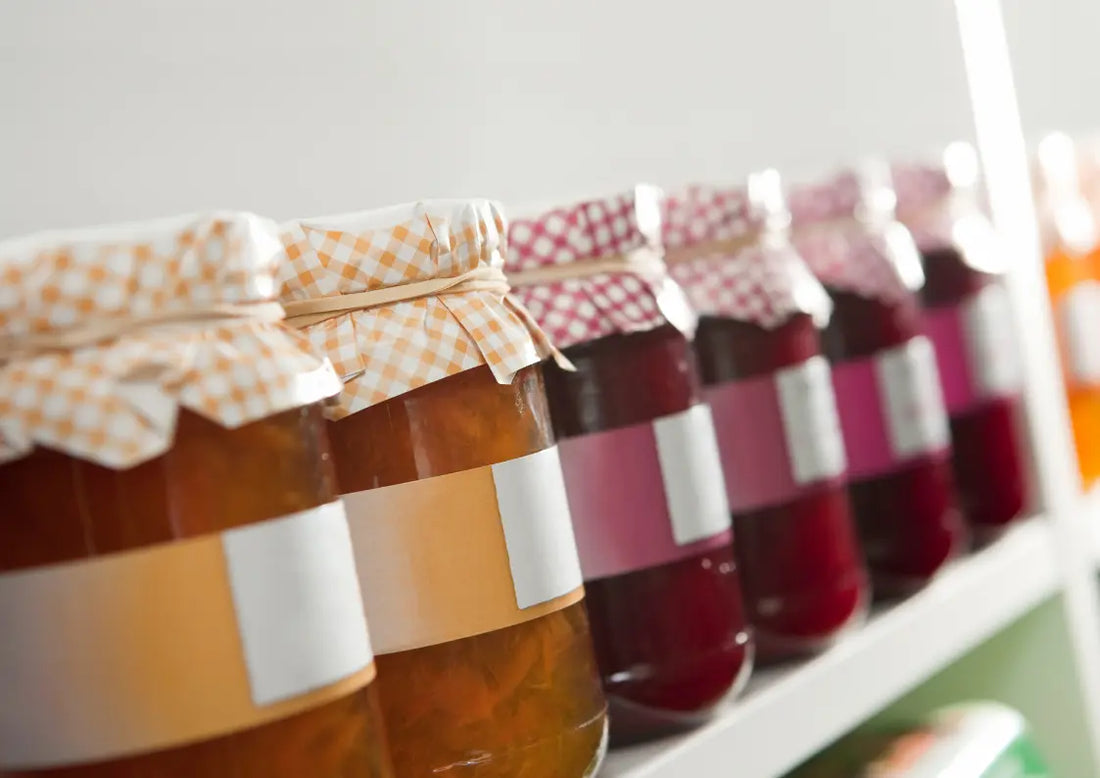 Etiketten für Flaschen und Gläser – was sind die Möglichkeiten der Herstellung?