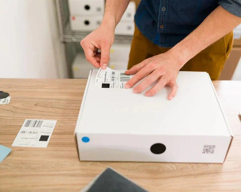 selbstklebenden Etiketten für Pakete im E-Commerce 